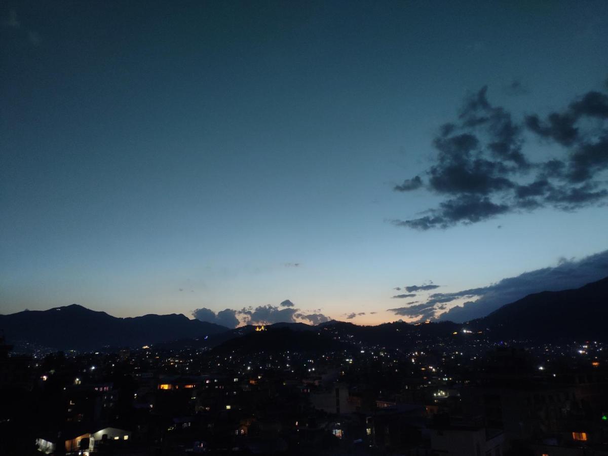 Yog Hostel Kathmandu Buitenkant foto