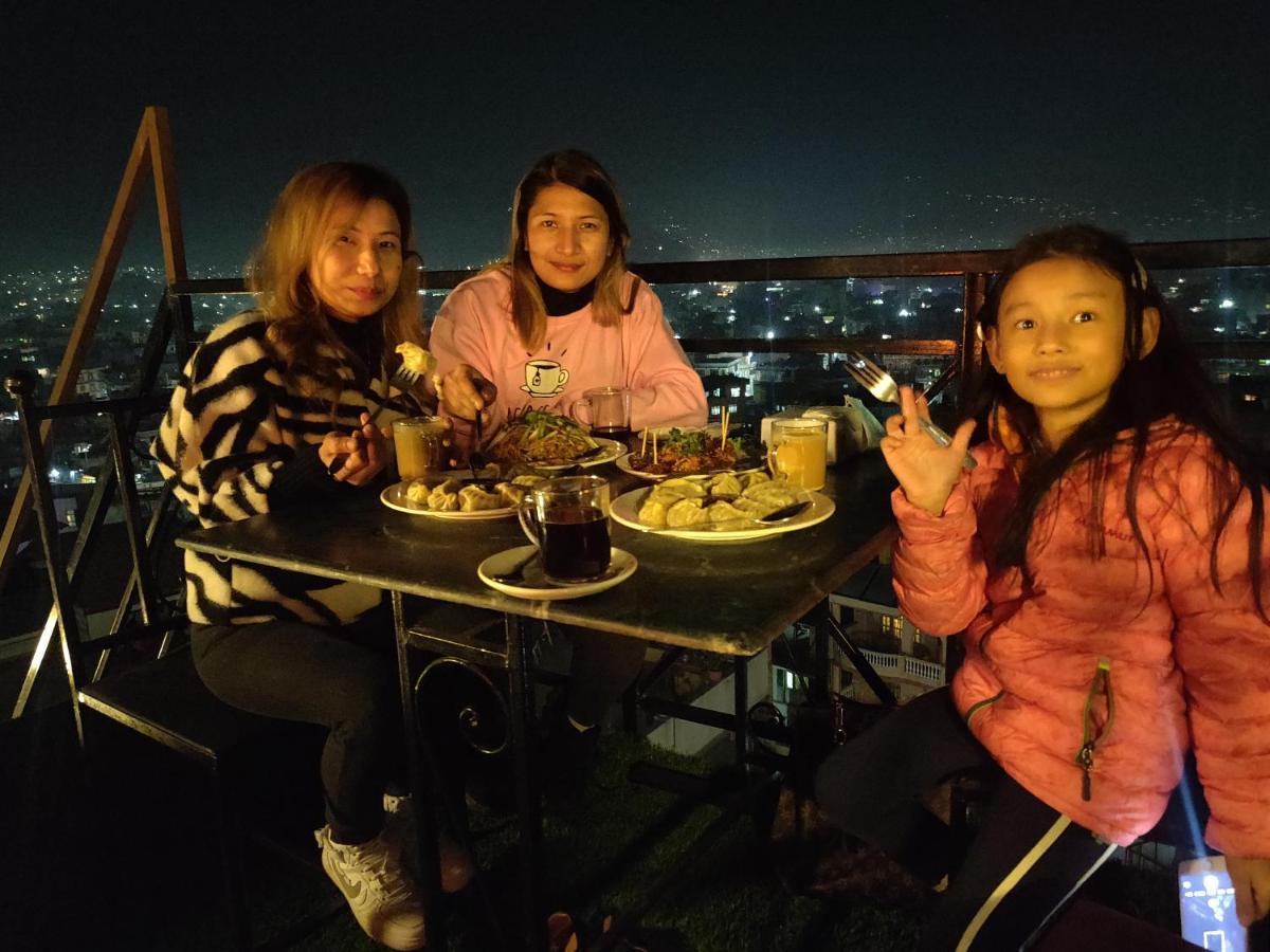 Yog Hostel Kathmandu Buitenkant foto