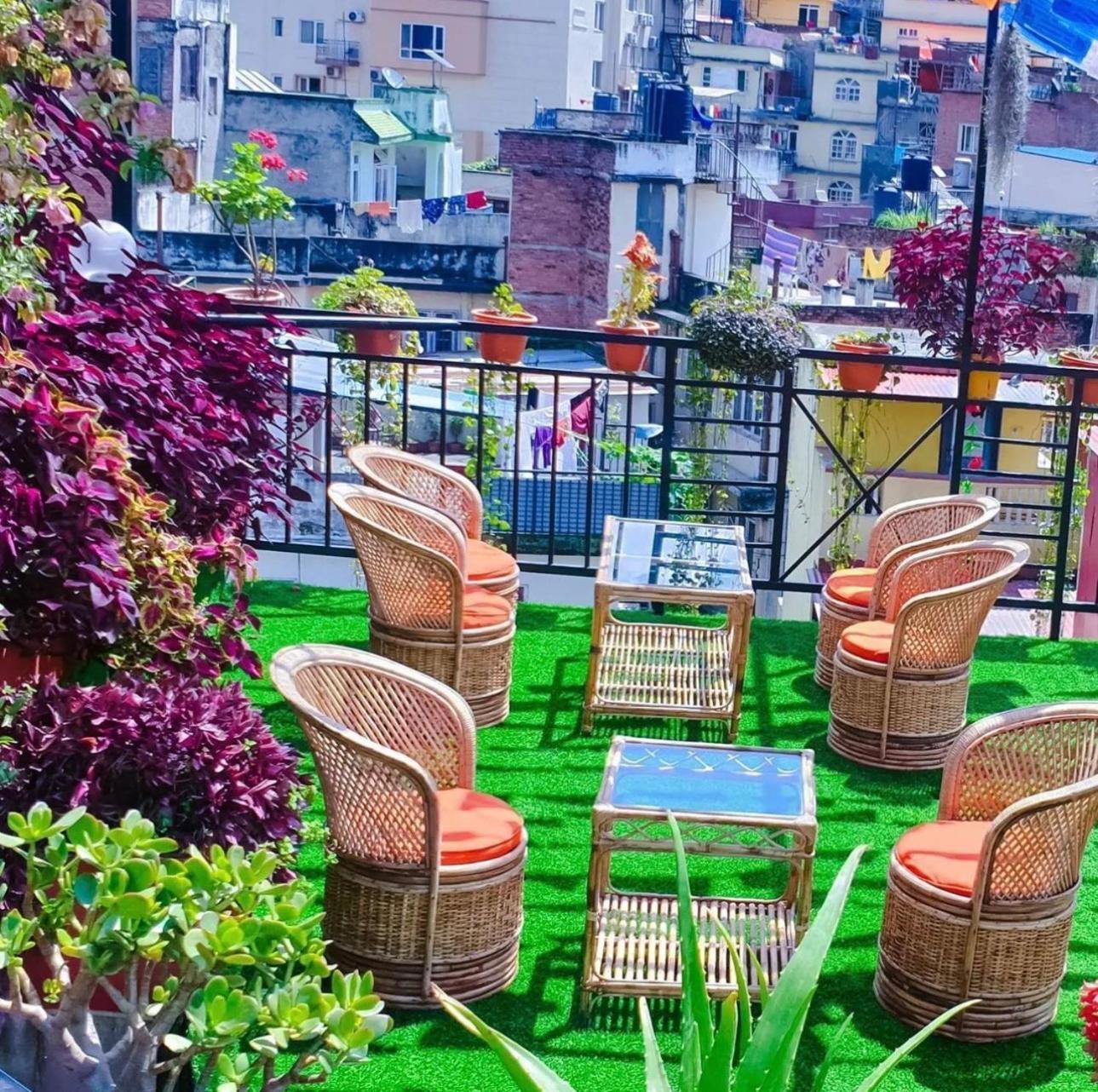 Yog Hostel Kathmandu Buitenkant foto