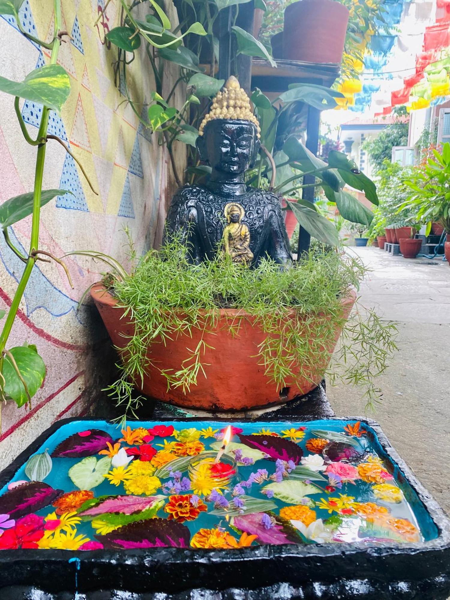 Yog Hostel Kathmandu Buitenkant foto