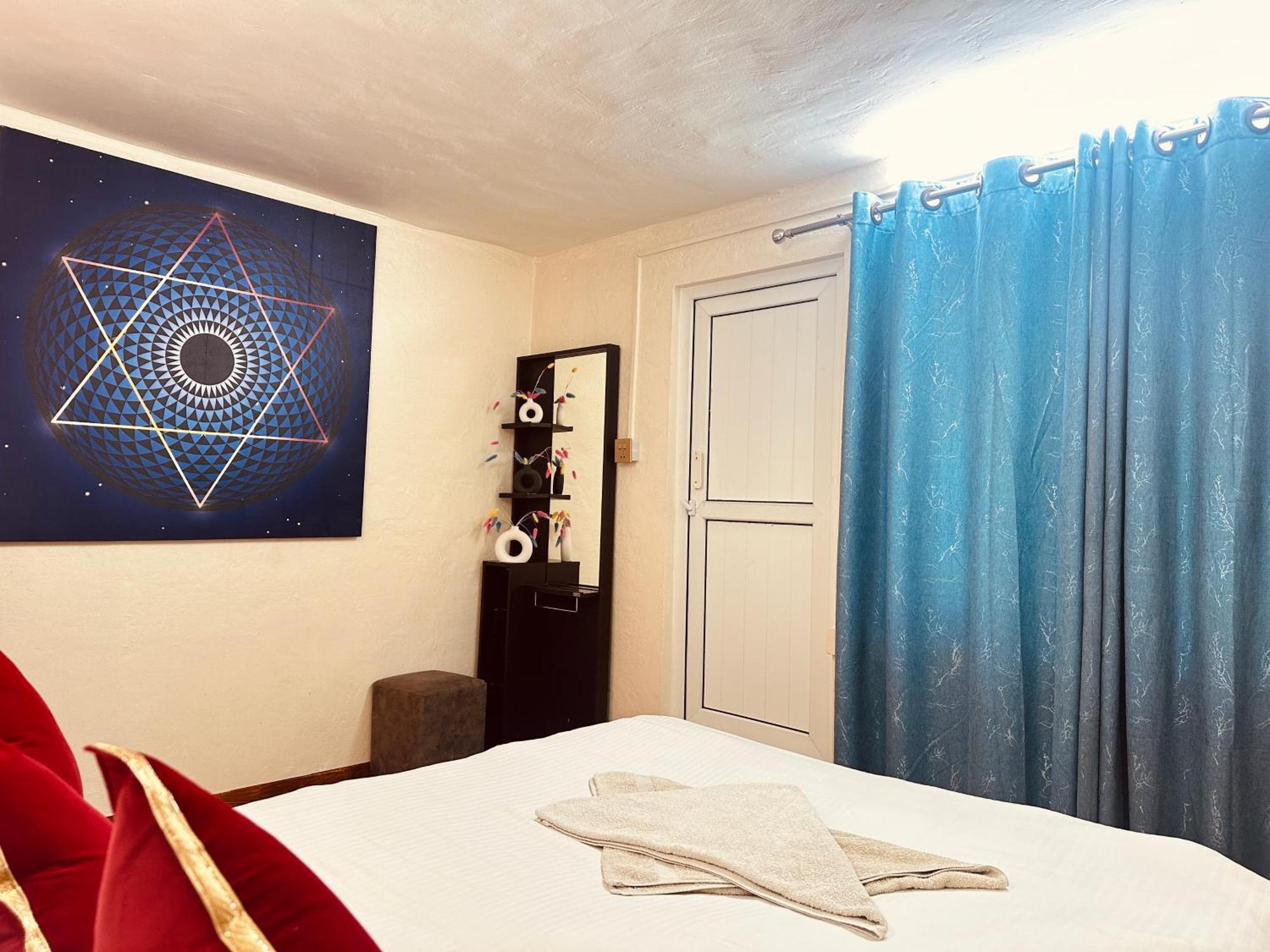 Yog Hostel Kathmandu Buitenkant foto