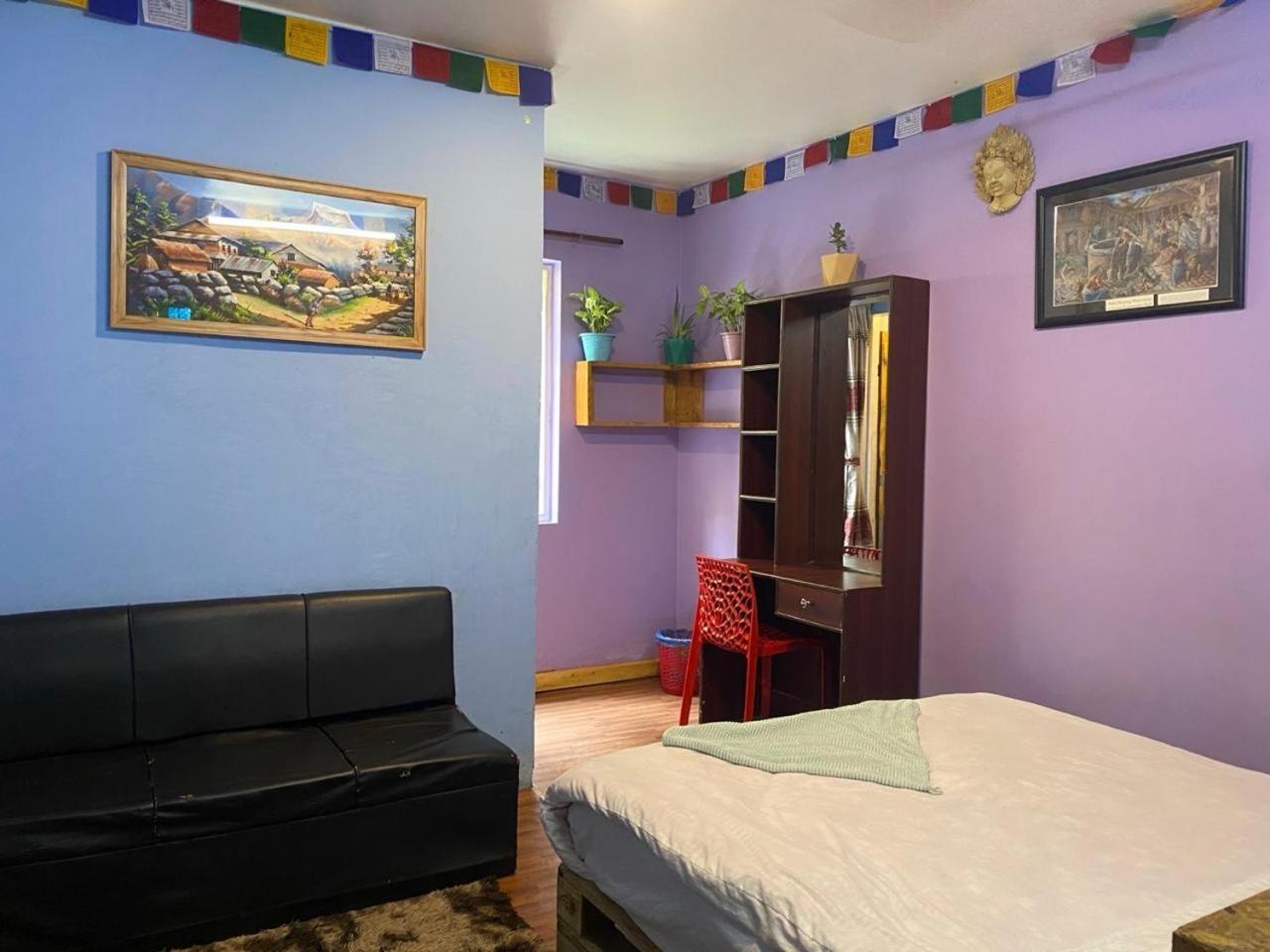 Yog Hostel Kathmandu Buitenkant foto
